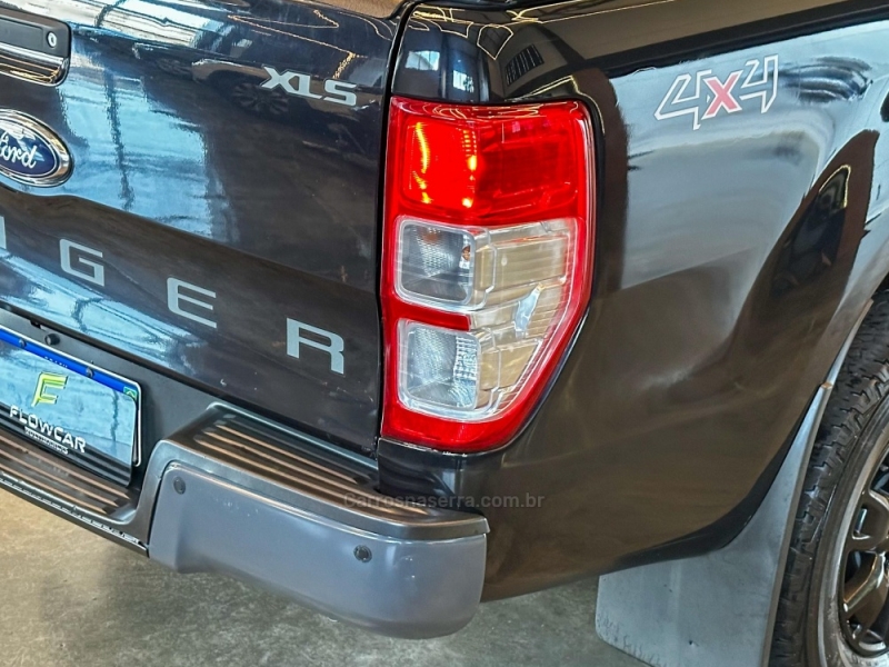 FORD - RANGER - 2015/2016 - Preta - R$ 119.900,00