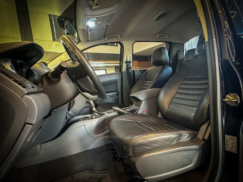 FORD - RANGER - 2015/2016 - Preta - R$ 119.900,00