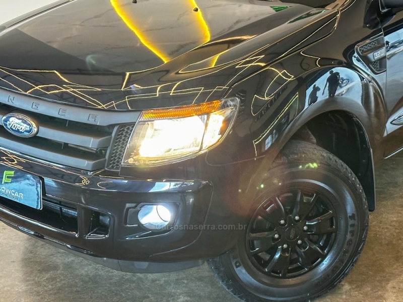 FORD - RANGER - 2015/2016 - Preta - R$ 119.900,00
