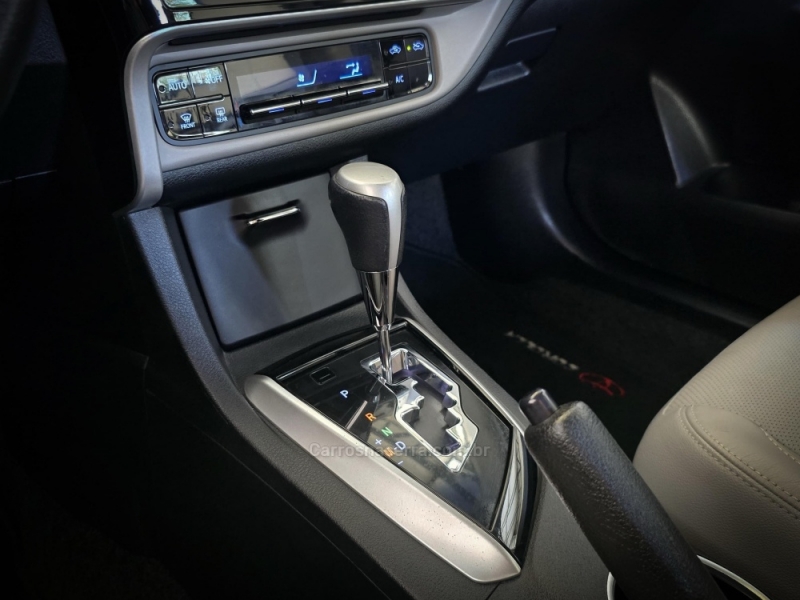 TOYOTA - COROLLA - 2017/2018 - Prata - R$ 104.900,00