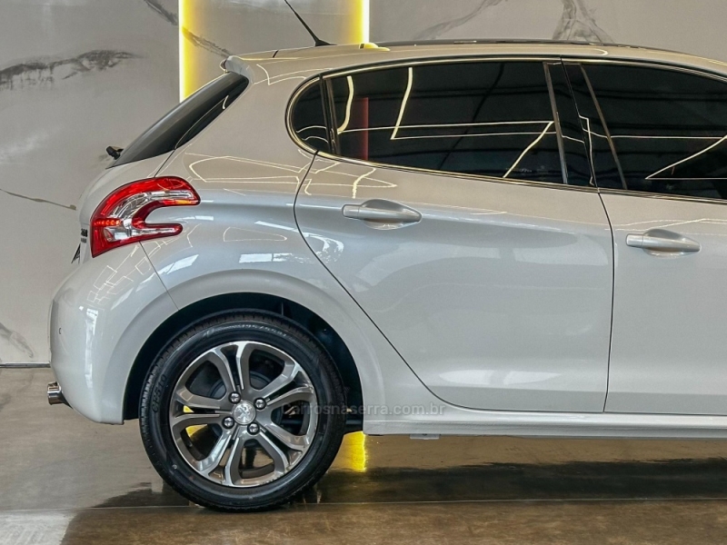 PEUGEOT - 208 - 2014/2015 - Branca - R$ 49.900,00