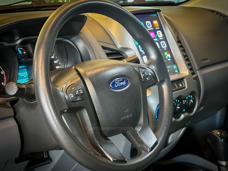 FORD - RANGER - 2015/2016 - Preta - R$ 119.900,00