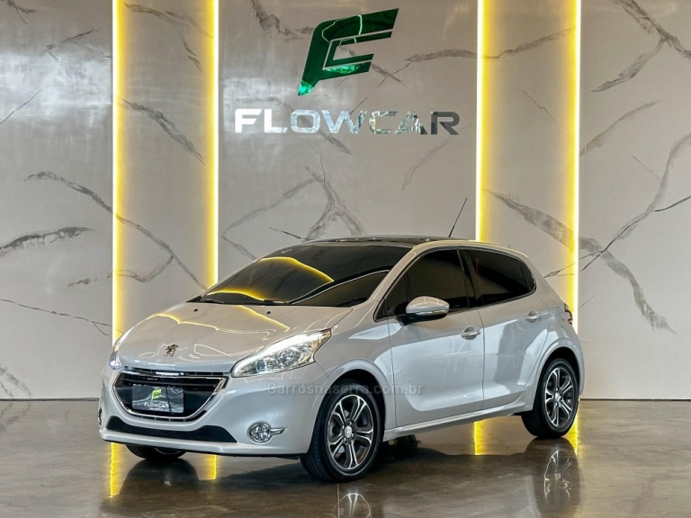PEUGEOT - 208 - 2014/2015 - Branca - R$ 49.900,00