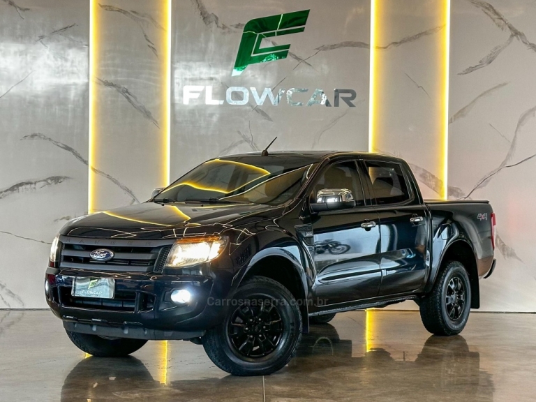 FORD - RANGER - 2015/2016 - Preta - R$ 119.900,00