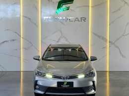 TOYOTA - COROLLA - 2017/2018 - Prata - R$ 104.900,00