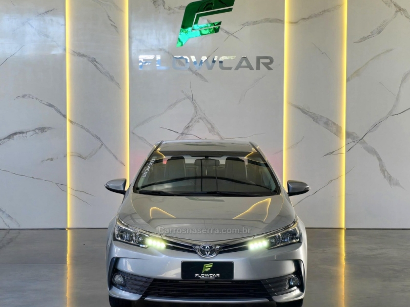 TOYOTA - COROLLA - 2017/2018 - Prata - R$ 104.900,00