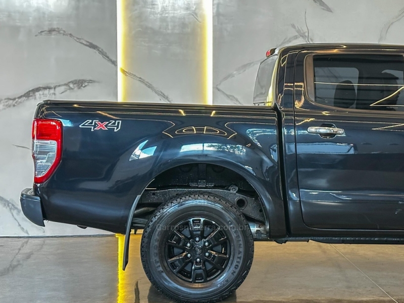 FORD - RANGER - 2015/2016 - Preta - R$ 119.900,00