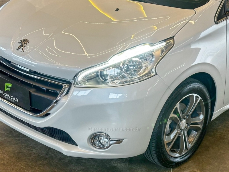 PEUGEOT - 208 - 2014/2015 - Branca - R$ 49.900,00