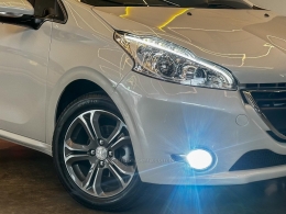 PEUGEOT - 208 - 2014/2015 - Branca - R$ 49.900,00