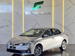 TOYOTA - COROLLA - 2017/2018 - Prata - R$ 104.900,00