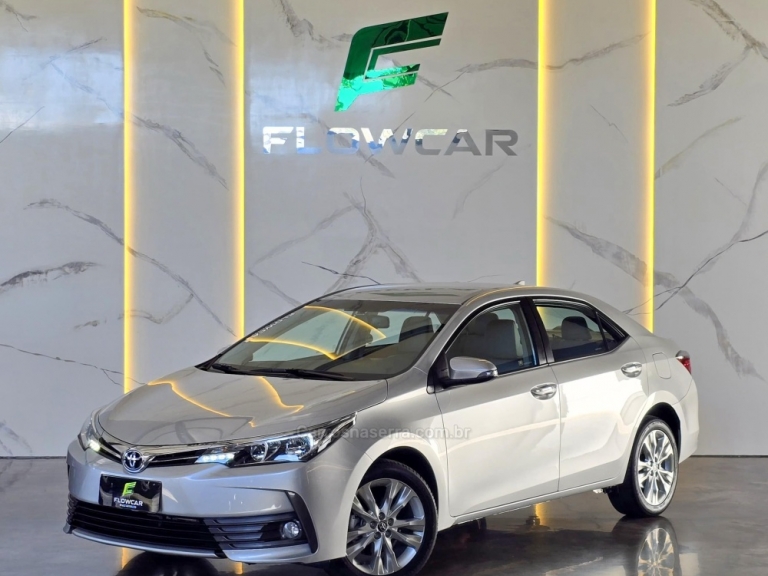 TOYOTA - COROLLA - 2017/2018 - Prata - R$ 104.900,00