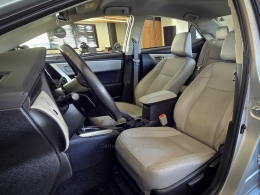 TOYOTA - COROLLA - 2017/2018 - Prata - R$ 104.900,00