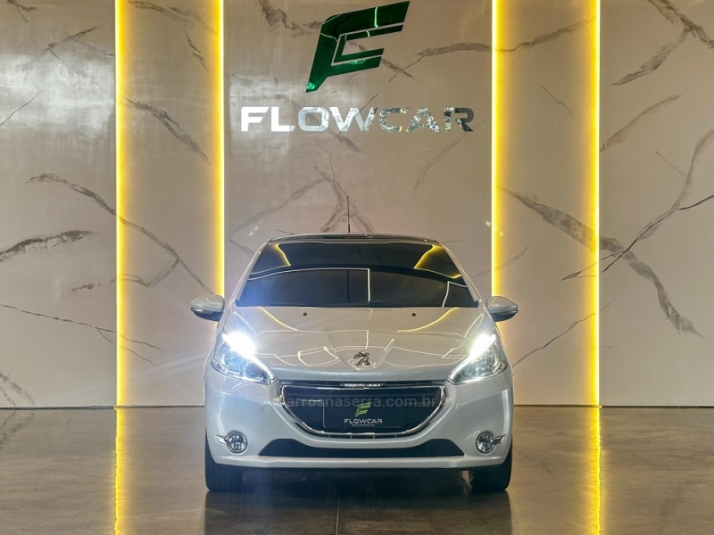 PEUGEOT - 208 - 2014/2015 - Branca - R$ 49.900,00