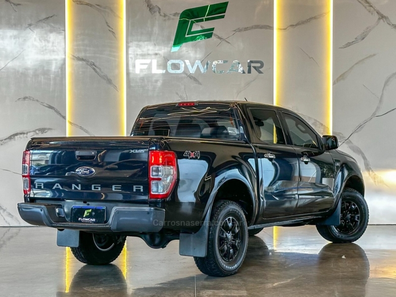 FORD - RANGER - 2015/2016 - Preta - R$ 119.900,00