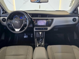 TOYOTA - COROLLA - 2017/2018 - Prata - R$ 104.900,00